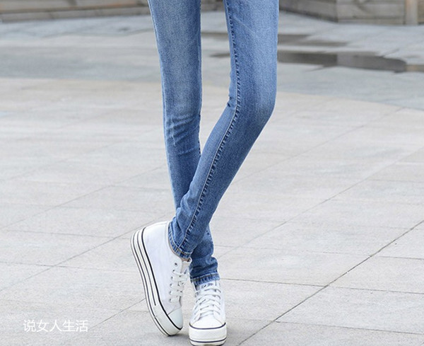 胖女孩穿牛仔裤S身材的样子