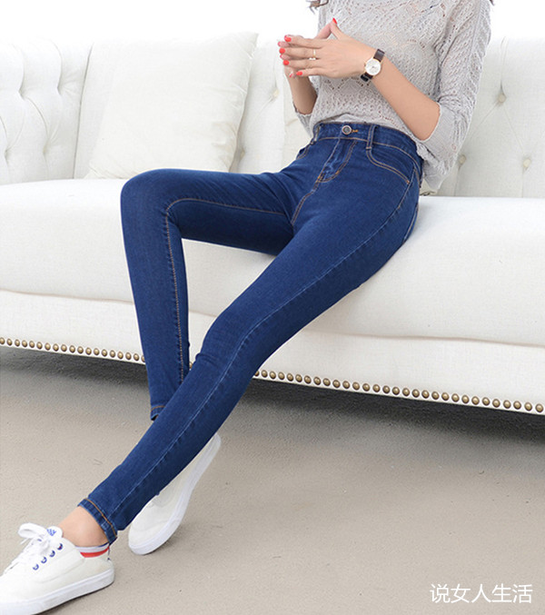 胖女孩穿牛仔裤S身材的样子