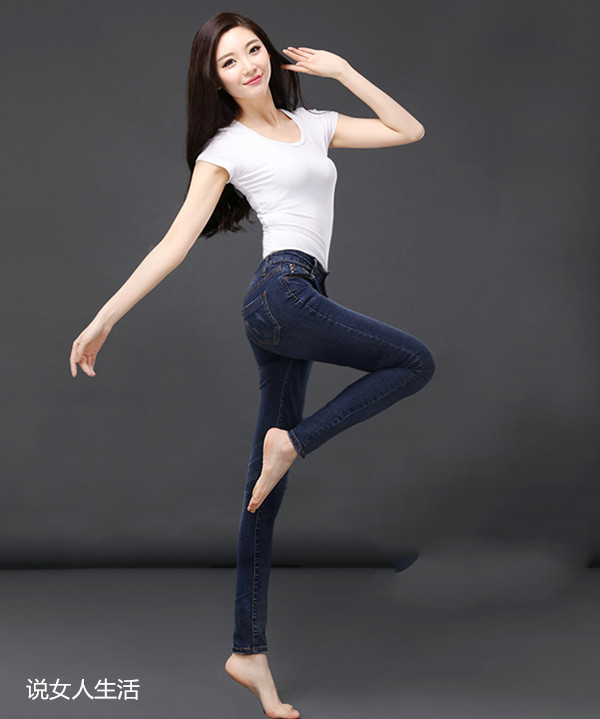 胖女孩穿牛仔裤S身材的样子
