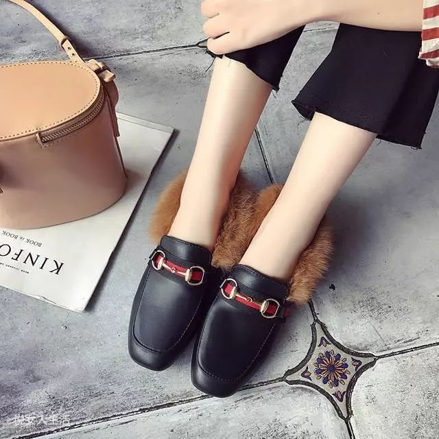 冬季女生毛毛鞋穿搭技巧