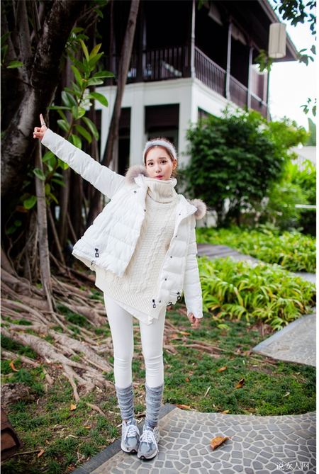 白色羽绒服