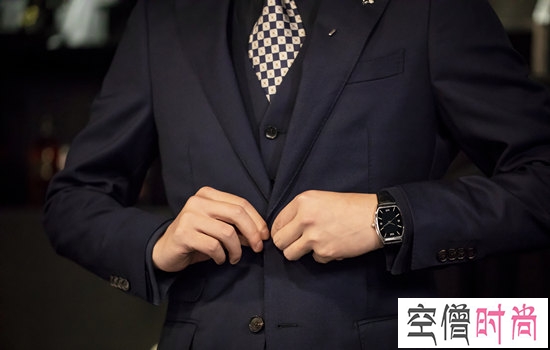 小西装怎么清洗不易变形 小西装的保养方法