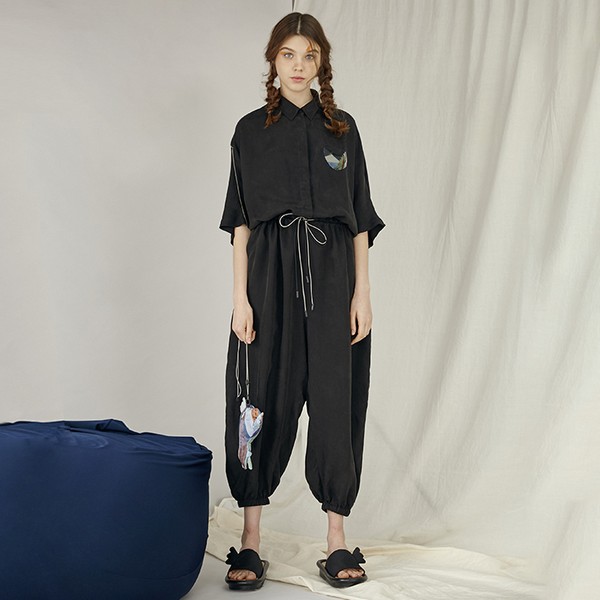 雪纺搭配宽腿裤，每一个角度都很有个性