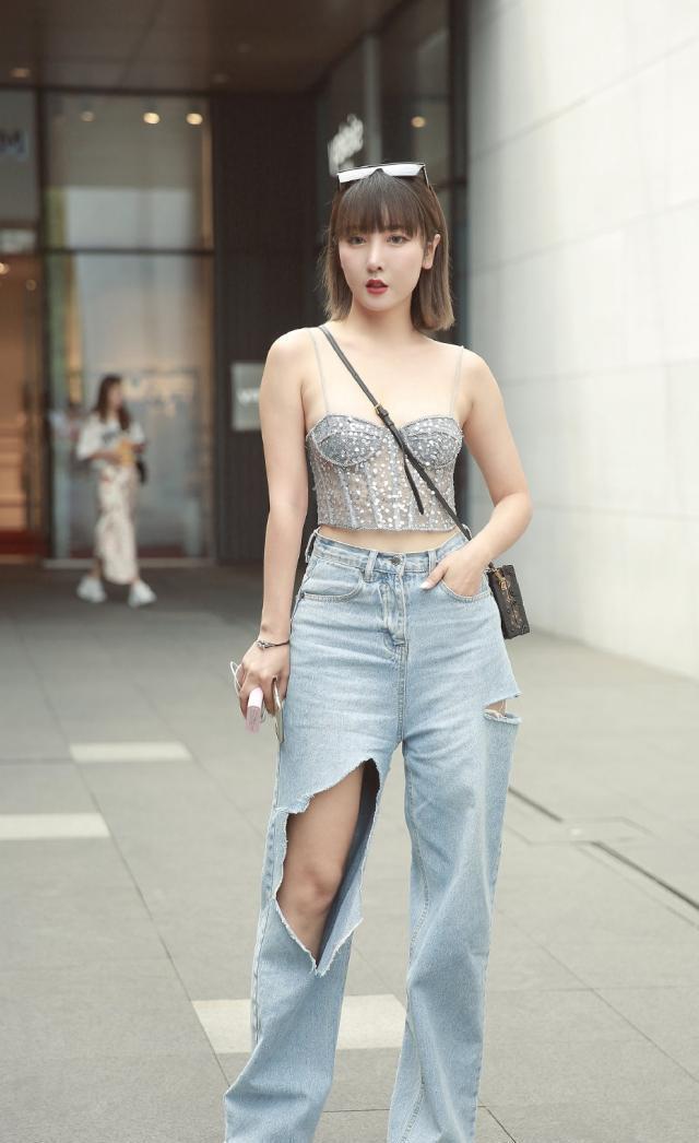 高腰上衣的时尚街拍