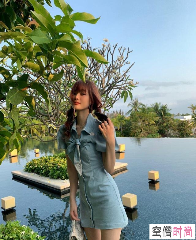 漂亮女生“防撞衫”穿搭，减龄显甜又时尚，穿出高级感就这么简单