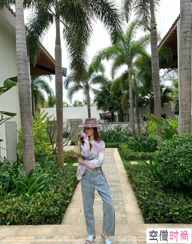 漂亮女生“防撞衫”穿搭，减龄显甜又时尚，穿出高级感就这么简单