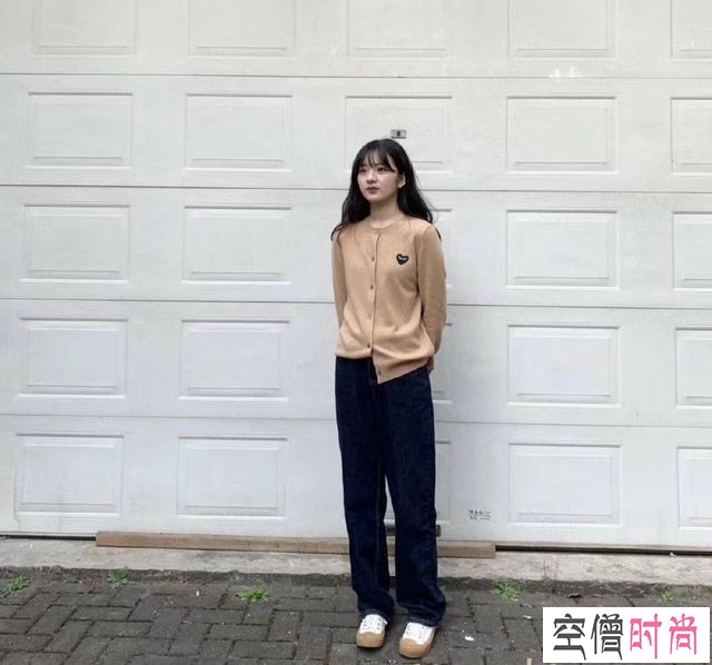 每个女生都有的单品,让韩国小姐姐组合出新感觉,时髦漂亮一春天