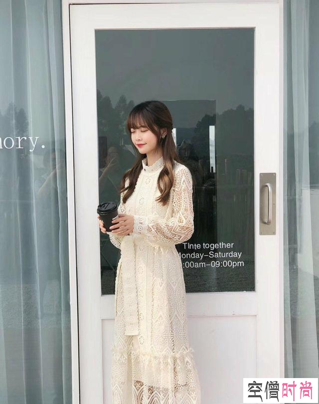 每个女生都有的单品,让韩国小姐姐组合出新感觉,时髦漂亮一春天