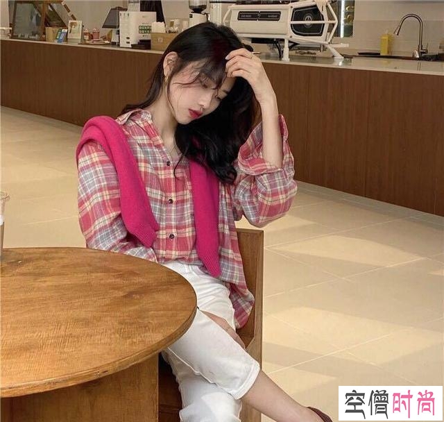 每个女生都有的单品,让韩国小姐姐组合出新感觉,时髦漂亮一春天