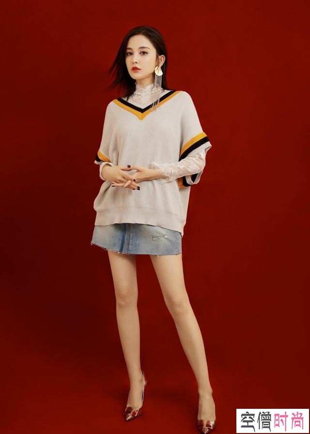 娜扎终于放开穿!抹胸上衣“勒”出玲珑身段,配直筒裤气质好A