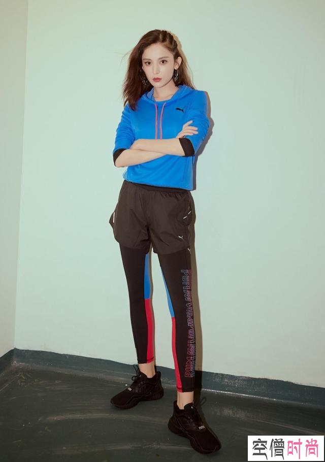 娜扎终于放开穿!抹胸上衣“勒”出玲珑身段,配直筒裤气质好A