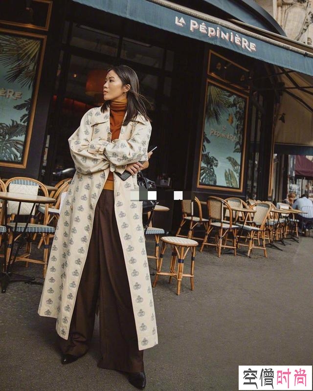 香港超火的博主，个性潮流的穿搭堪称教科书，拒绝撞衫和路人感