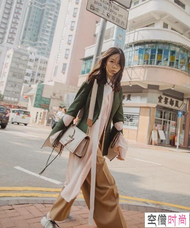 香港超火的博主，个性潮流的穿搭堪称教科书，拒绝撞衫和路人感
