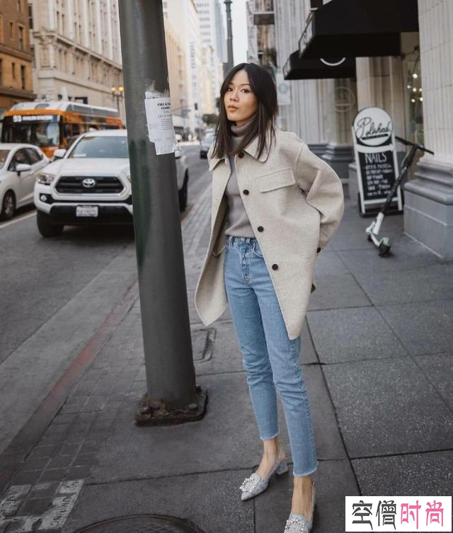 香港超火的博主，个性潮流的穿搭堪称教科书，拒绝撞衫和路人感