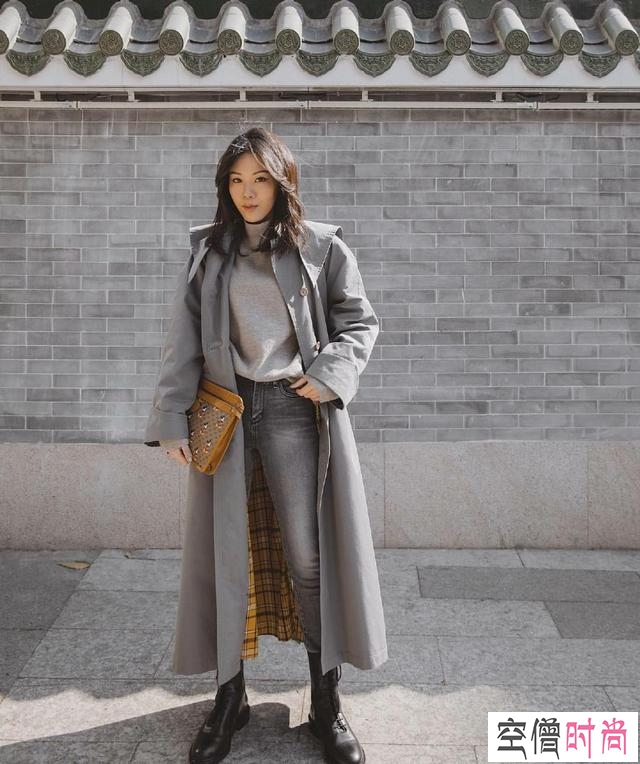 香港超火的博主，个性潮流的穿搭堪称教科书，拒绝撞衫和路人感